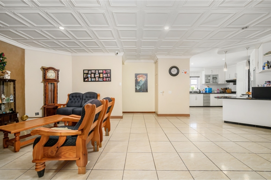 5 Bedroom Property for Sale in Summerstrand Eastern Cape